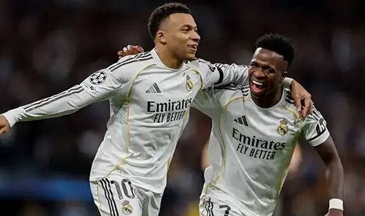 维尼修斯与姆巴佩之争：阿韦洛亚借鉴弗格森打造锋线核心思路