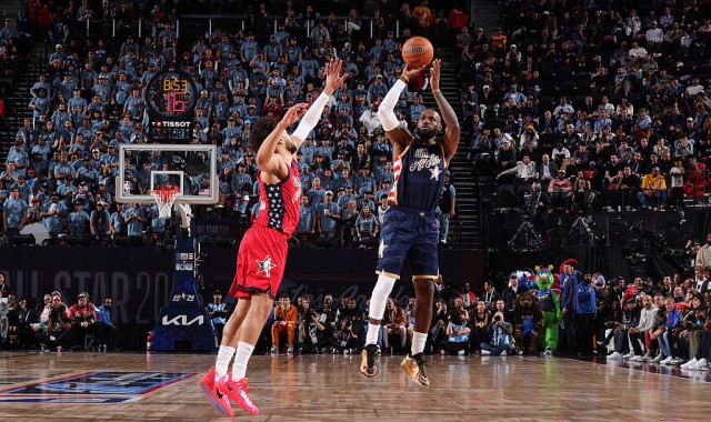 詹姆斯8分杜兰特5分3断 福克斯绝杀条纹队胜星辰队