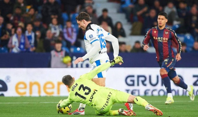 西甲第26轮：阿拉维斯客场0-2负于莱万特，最新积分榜变动解析