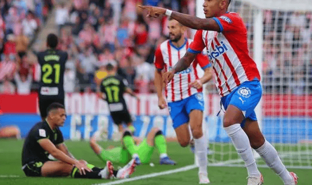 皇马巴萨先后一枝独秀摘得西甲冠军，本赛季西甲大有